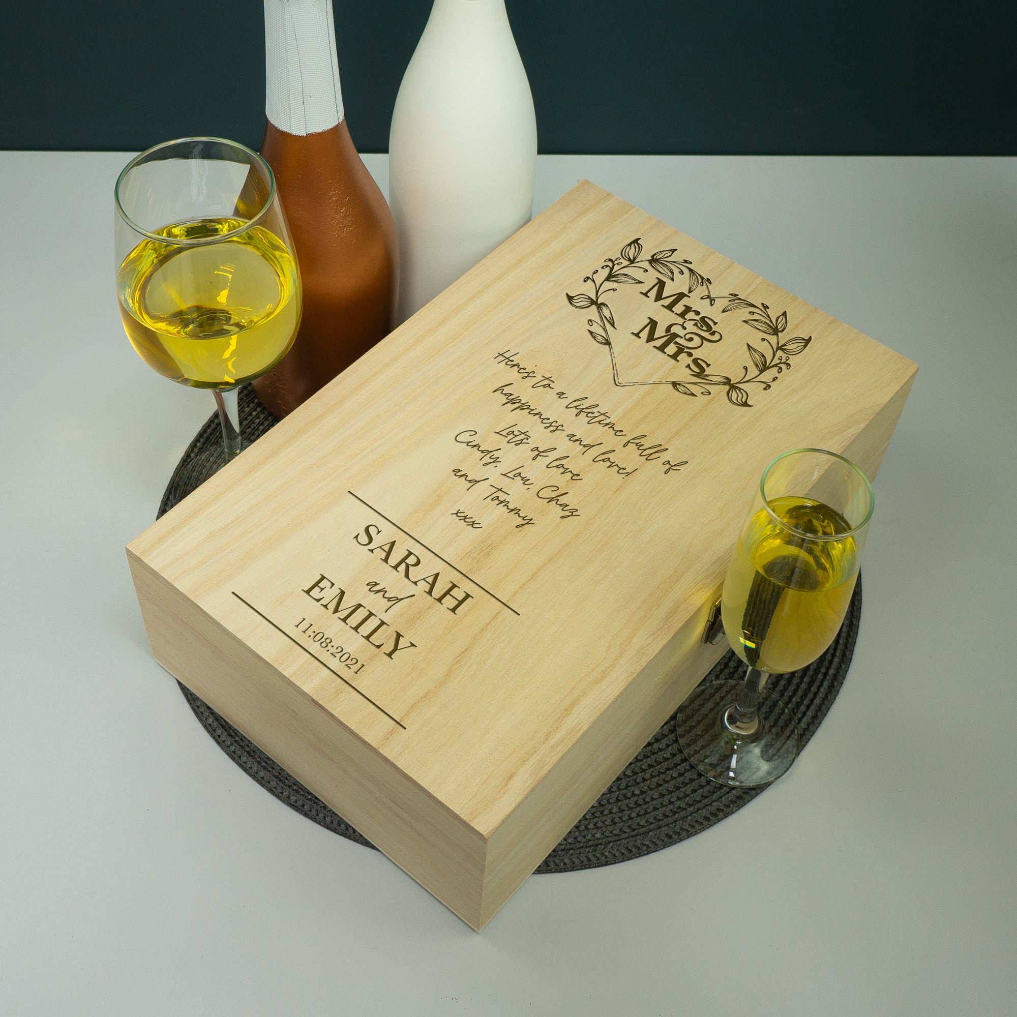 Custom floral wreath Mrs & Mrs lesbian wedding double wine bottle gifting box